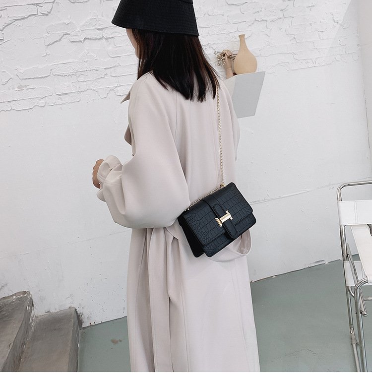 详情-14 Stone Pattern Embossed Square Shoulder Bag Summer Minimalist Crossbody - Image 4